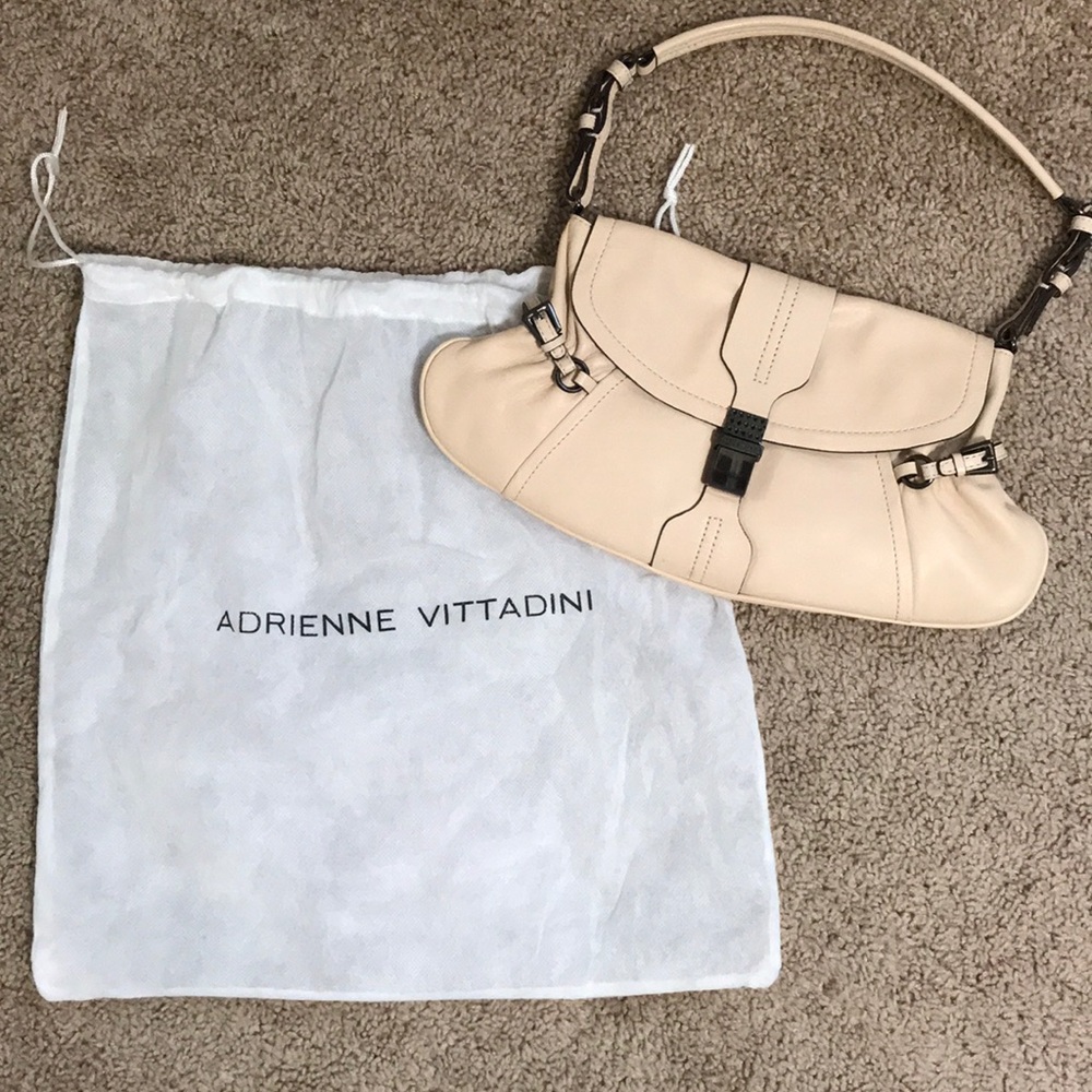 🎀 Adrienne Vittadini Shoulder Bag